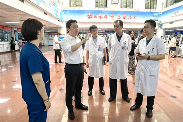 調查研究到一線  醫患體驗圖改善　——院領導帶隊走訪調研門診一線科室